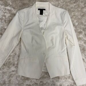 Women’s White Tailored Blazer w/ padded shoulders Size: 6R